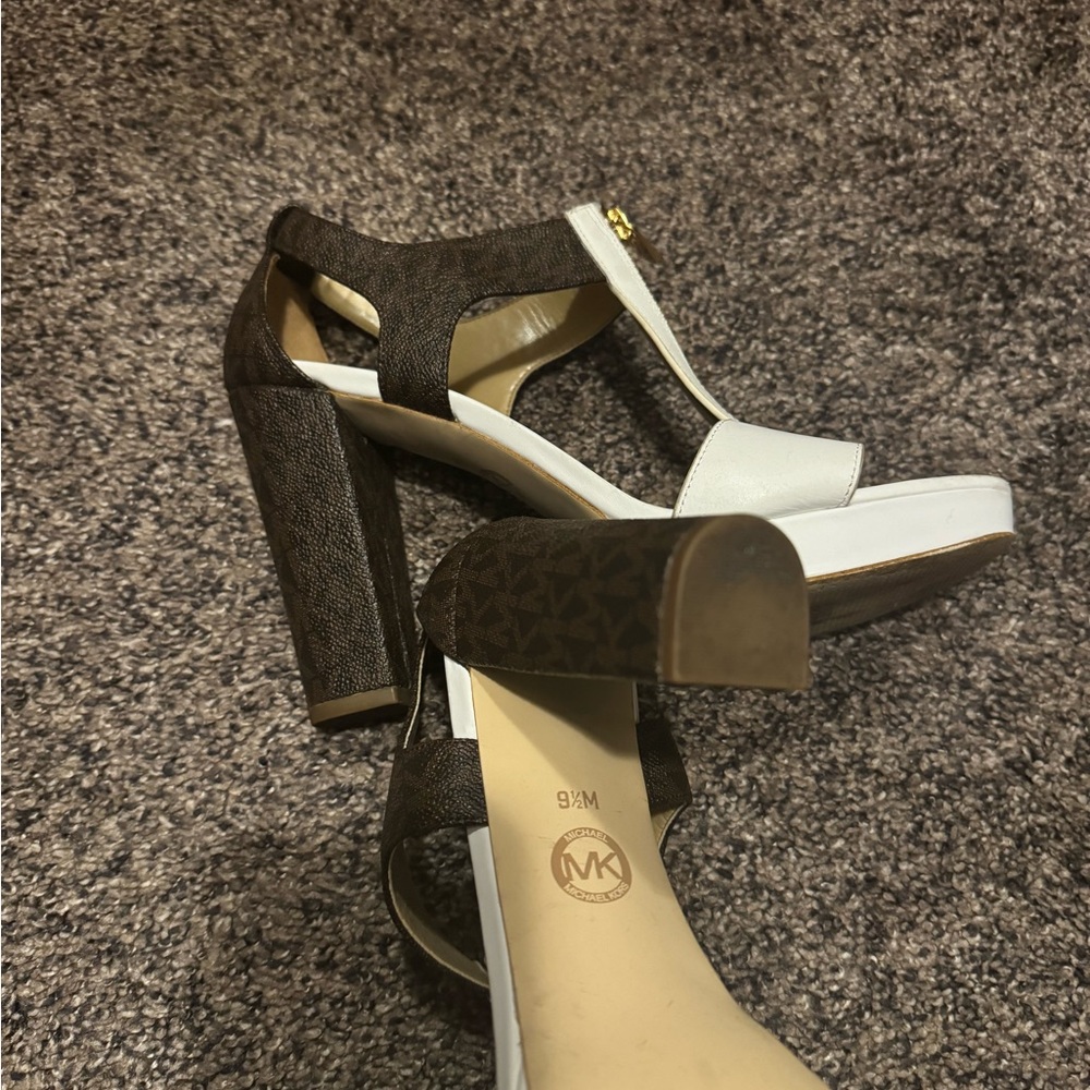 MICHAEL Michael Kors White and Brown Heels - Picture 3 of 3